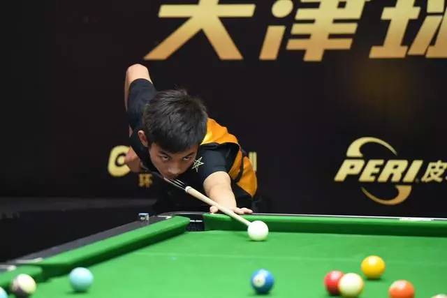 转会市场中 转会市场中